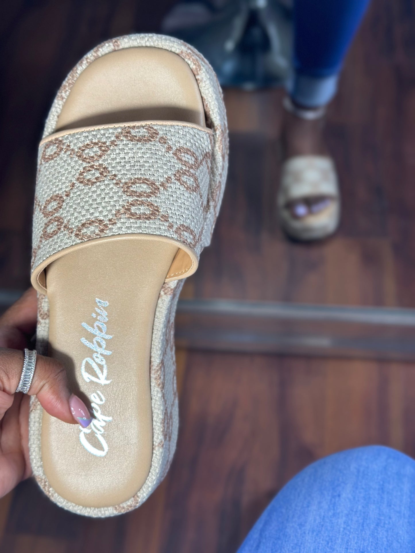 Lea Sandals (Brown)
